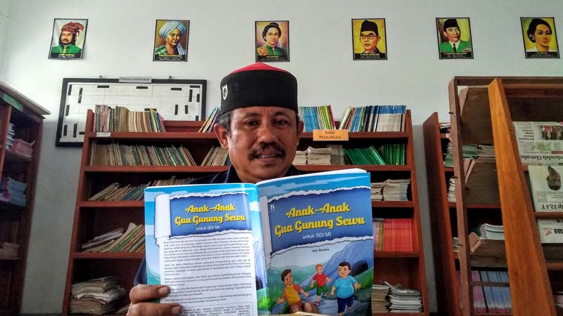 Heri Suritno, Guru SDN Prembun Kecamatan Tambak, Tiga Bukunya Dipercaya Kemendikbud untuk Didistribusikan
