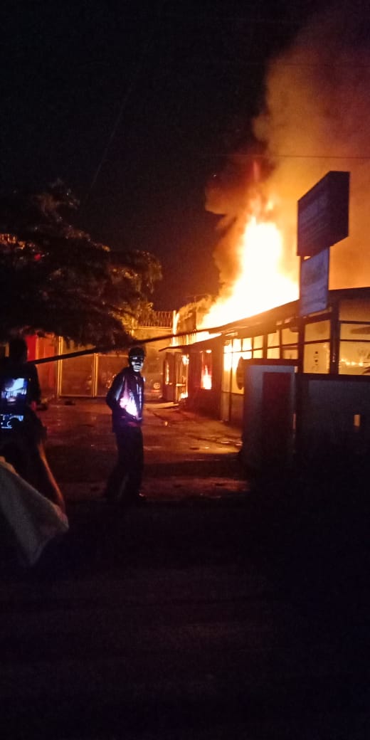 Minimarket Komplek Lapas Purwokerto Terbakar