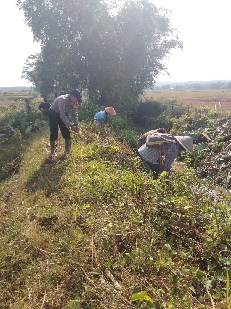 Langganan Banjir, Sungai Manggis Dibersihkan