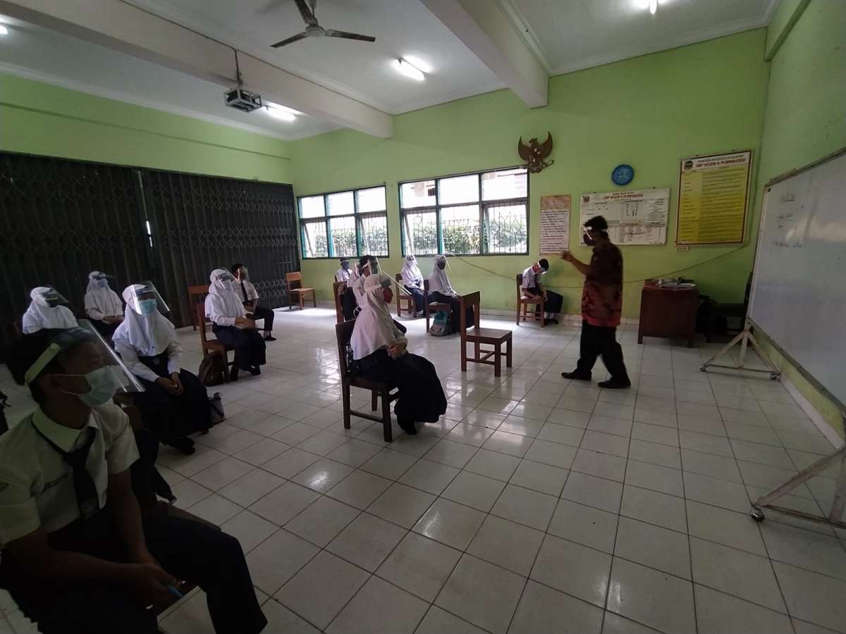PTM Pertama di SMP N 6 Purwokerto: Sekian Lama Tak Bertemu, Guru dan Siswa Sama-Sama Grogi