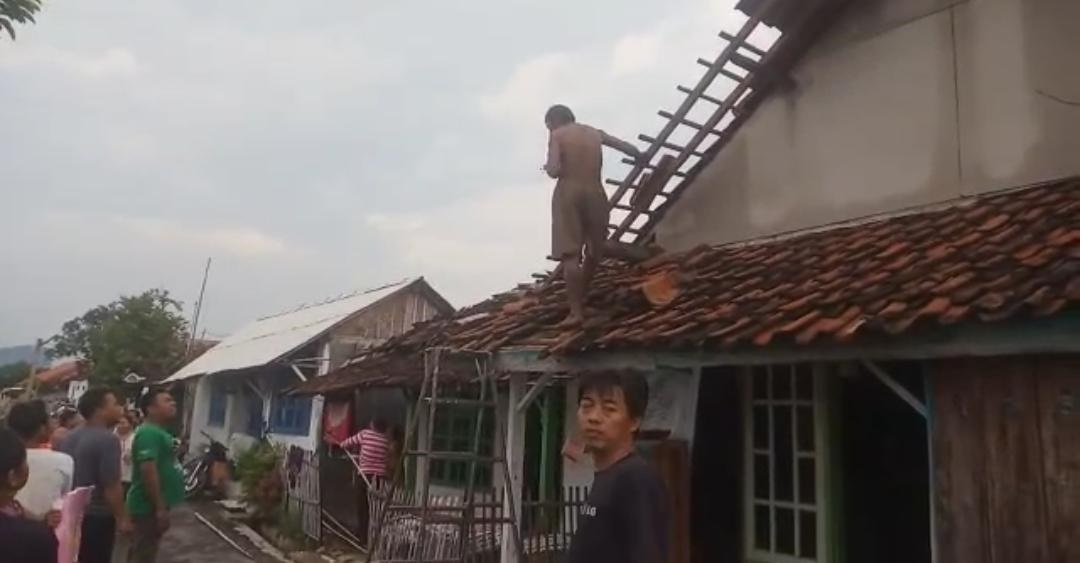 Angin Kencang Rusak Belasan Rumah di Kabupaten Tegal