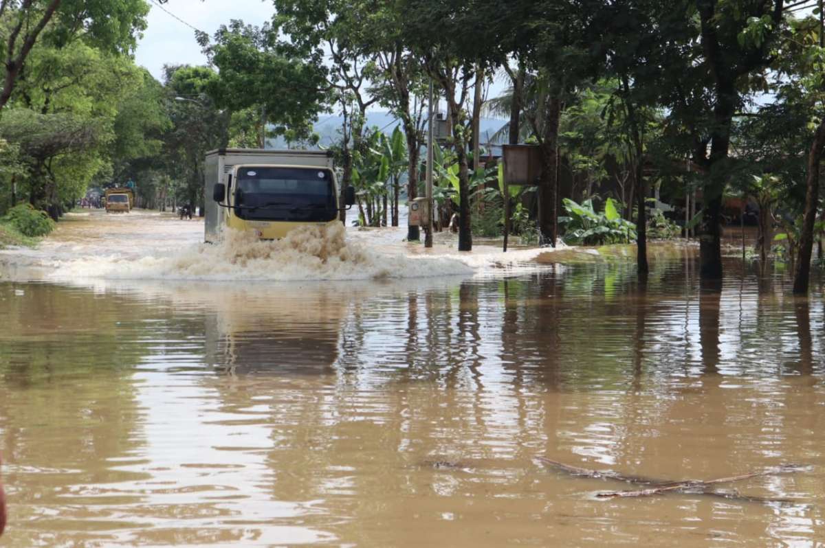 Pemukiman di Kroya Hingga Jalan Raya Terendam Banjir Setinggi 1,5 Meter