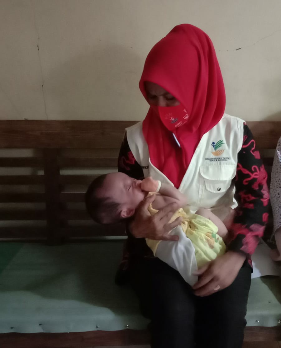 Bayi Penderita Hidrosefalus Asal Desa Grujugan Kemranjen Mendesak Dioperasi, Orang Tua Tak Mampu Urus BPJS Man