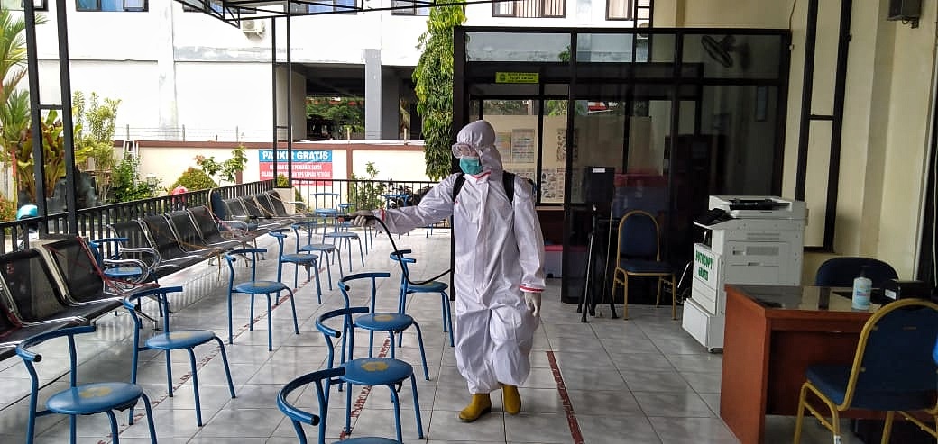 Area Perkotaan Disemprot Desinfektan