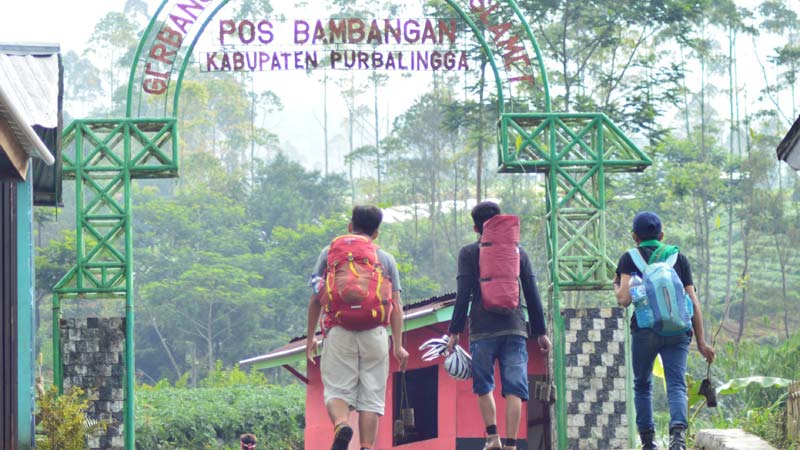 Aktivitas Merapi Meningkat, Gunung Slamet Tetap Aman Untuk Pendakian