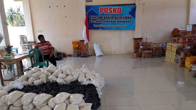 Pengungsi di Kemranjen Pulang, Bantuan Tetap Datang