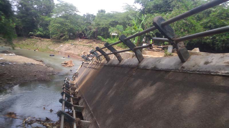 Ambruk, Bangun Jembatan Butuh Rp 900 Juta