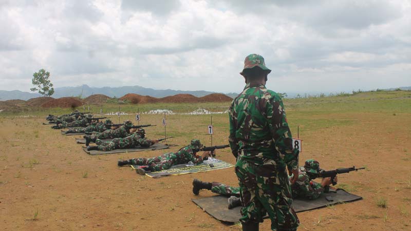 Prajurit Kodim Banjarnegara Ikuti Latihan Menembak Senjata Laras Panjang SS 1 dan FN 46