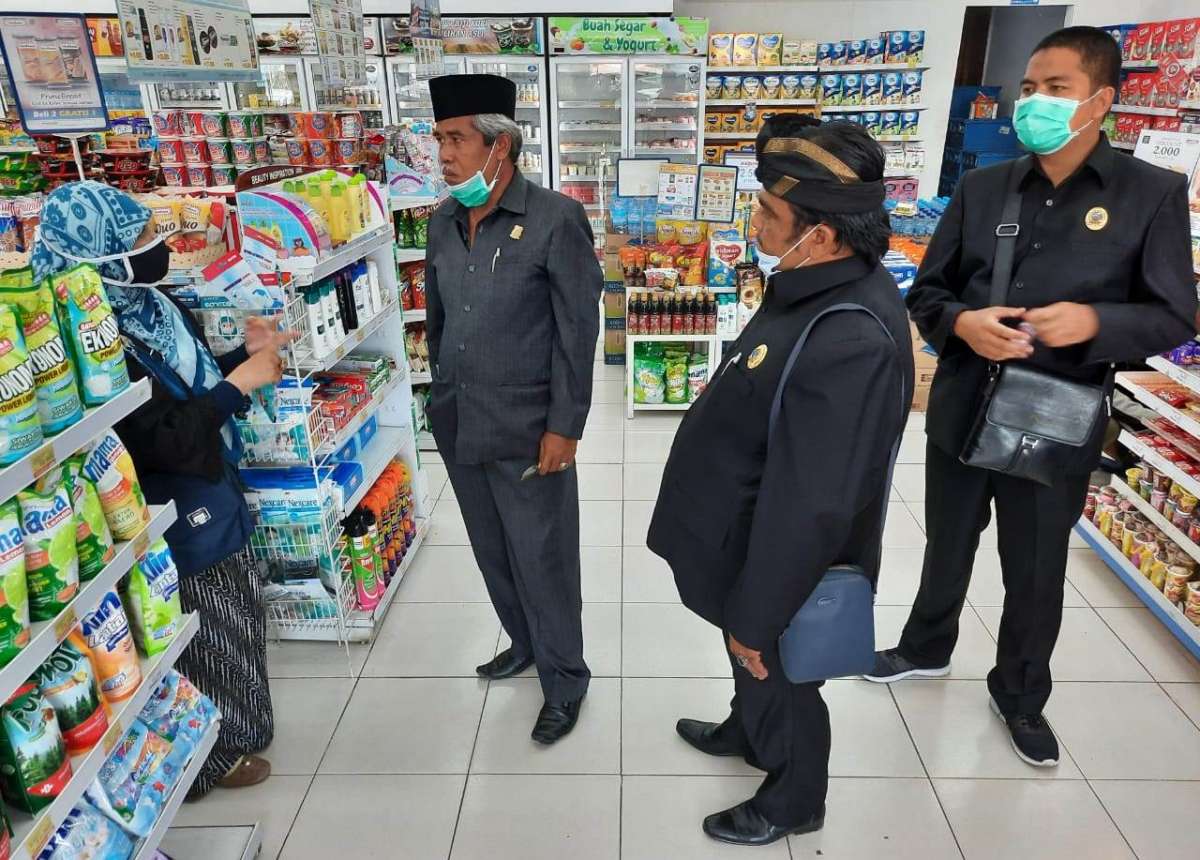 Minimarket Waralaba Tak Berizin Masih Beroperasi di Tegal