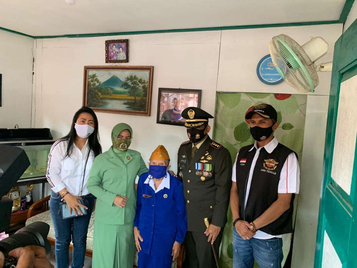 Sinergi dengan TNI, HDCI Banyumas Raya Beri Tali Asih Ke Veteran di Banyumas