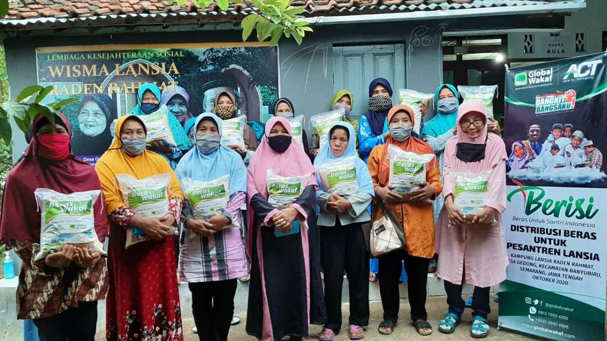 ACT Jateng Distribusi Beras untuk Pesantren Lansia di Semarang