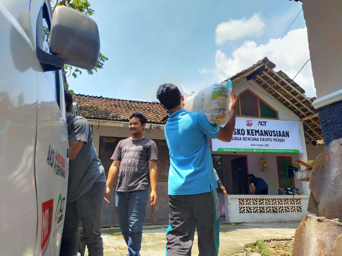 Menggugah Kedermawanan untuk Pengungsi di Lereng Gunung Merapi