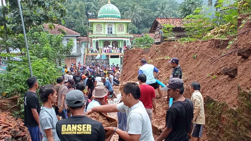 Tebing Longsor di Ajibarang, Akses Jalan Tertutup