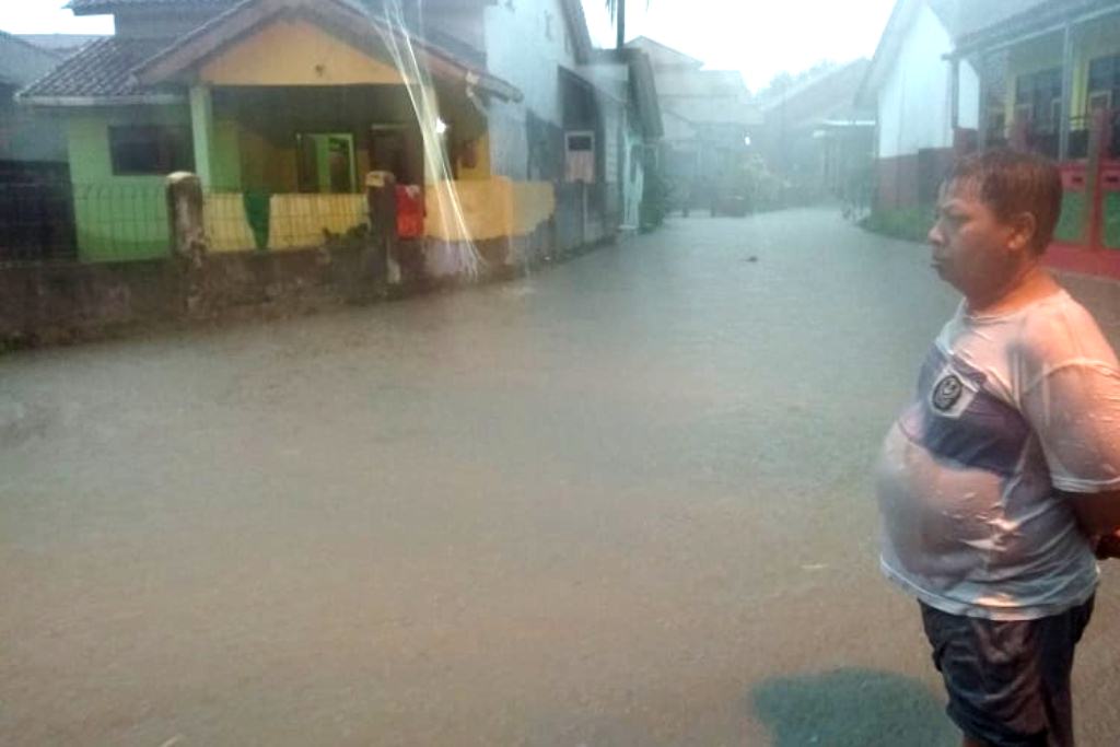 Di Brebes, 153 Rumah Terendam Banjir, Tiga Sungai Meluap, 830 Orang Terdampak, Jembatan Penghubung Dua Desa Pu