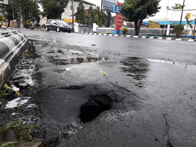 Di Purbalingga, Gara-gara Covid, Jalan Rusak Hanya Tambal Sulam Imbas Anggaran Dipangkas