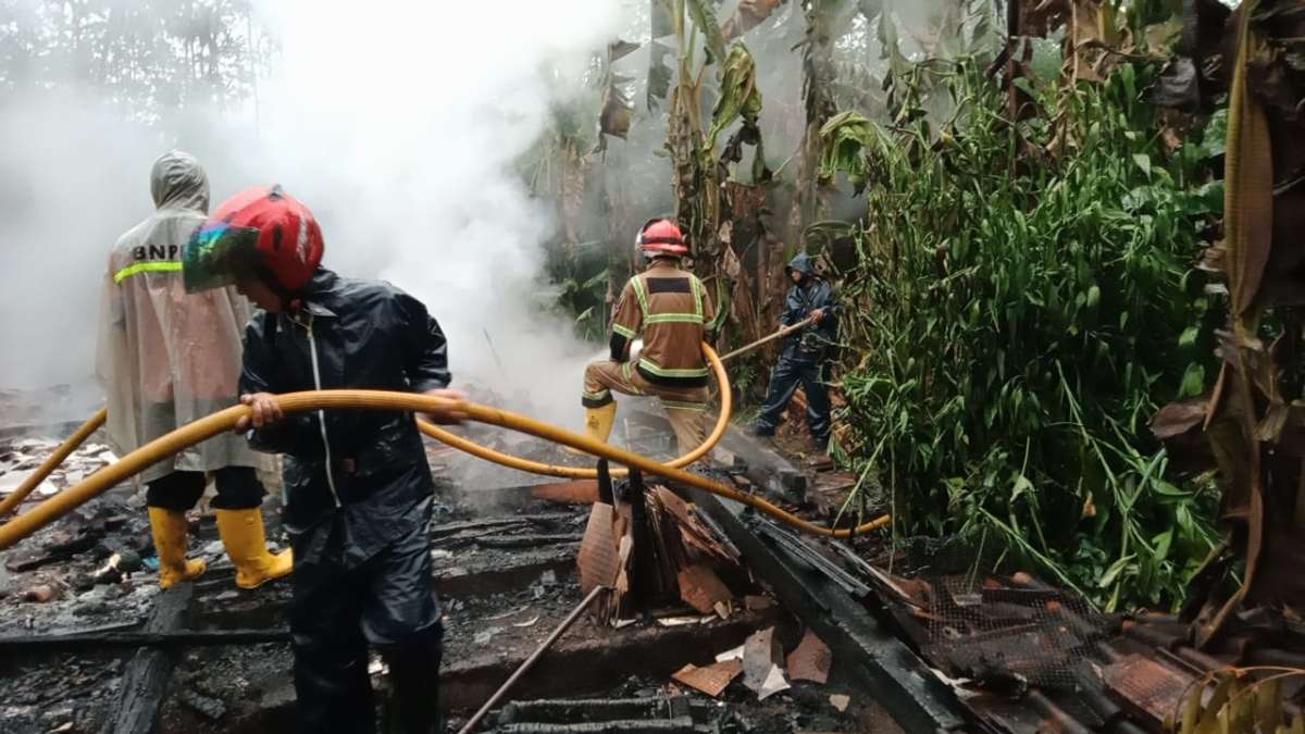 Rumah Penjaga SMP N 1 Punggelan Banjarnegara Ludes Terbakar