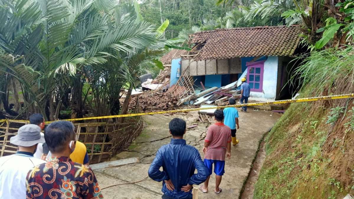Di Banjarnegara, Akibat Hujan Bikin Tanah Bergerak, Tiga Rumah Rusak