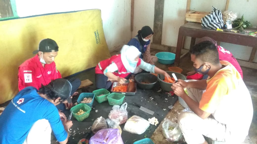 Pengungsi di Bantar Wanayasa Kekurangan Alas Tidur