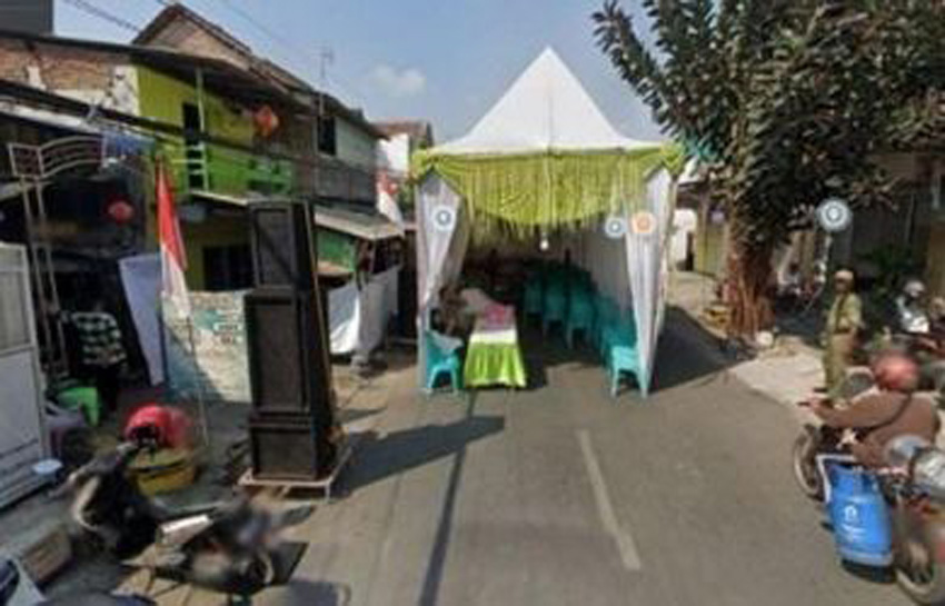 Cuma di Indonesia Mobil Google Maps Berhenti Bekerja Lantaran Ada Hajatan Ditengah Jalan