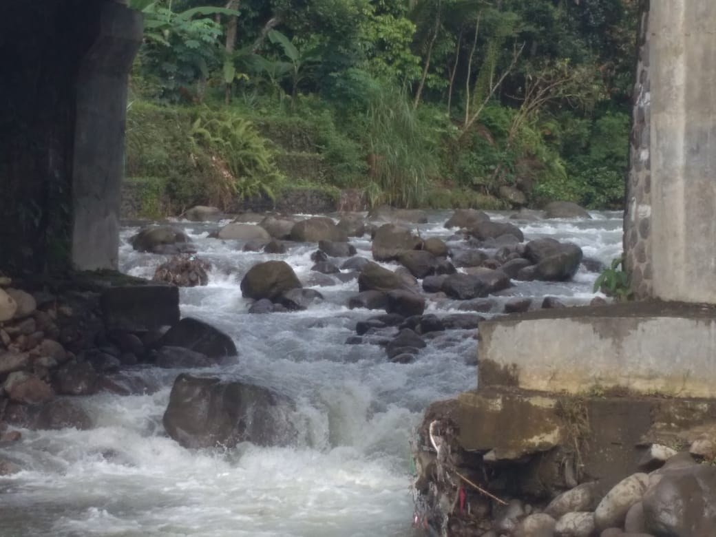 Pondasi Jembatan Sungai Prukut Cilongok Mulai Terkikis