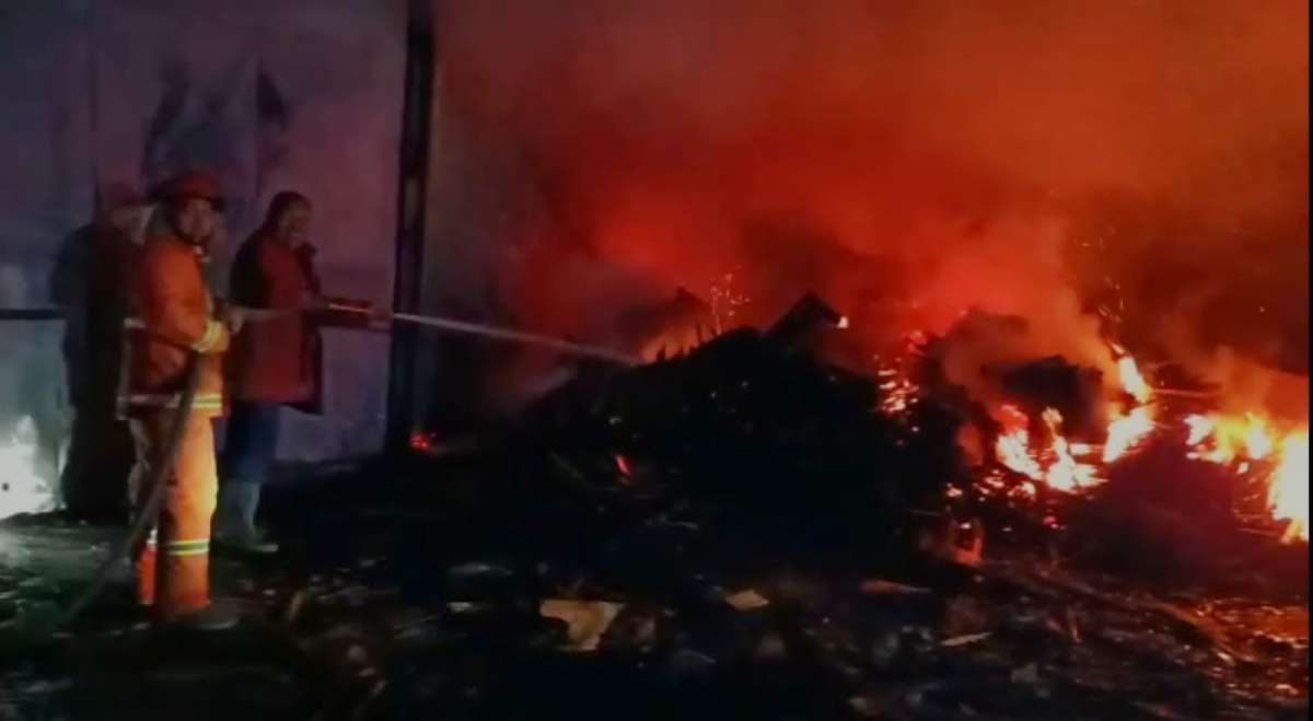 Pabrik Pengolahan Kayu di Kaliori Terbakar