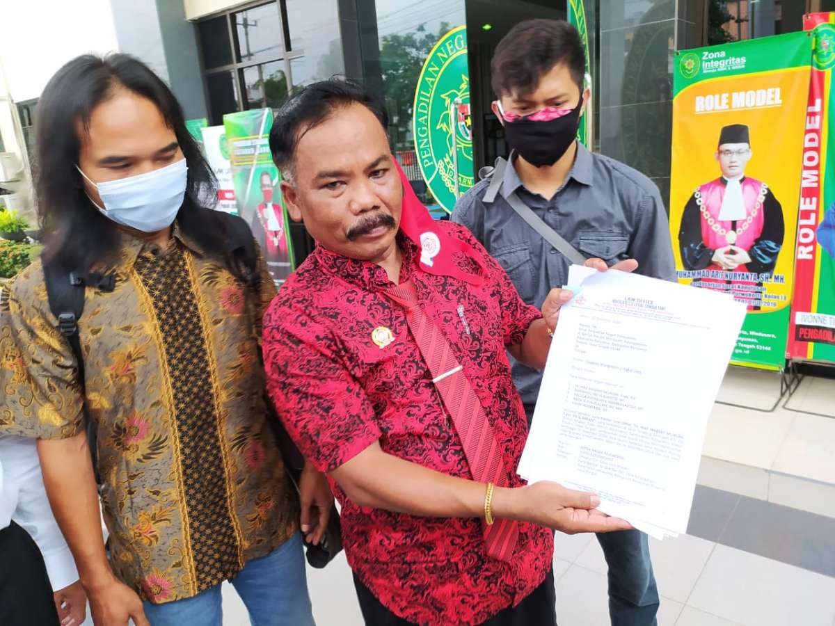 Diduga Wanprestasi, Kades Cirahab Digugat