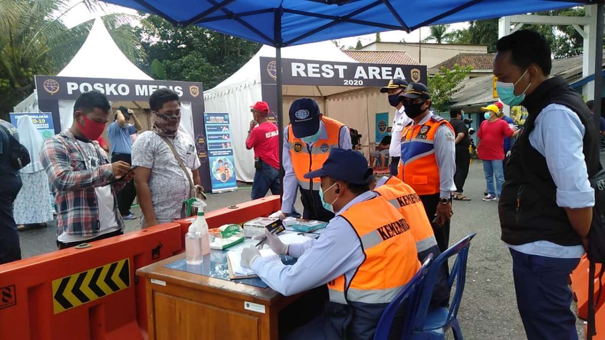 Masuk Banyumas, Pemudik Rapid Antigen Di Jembatan Timbang Ajibarang