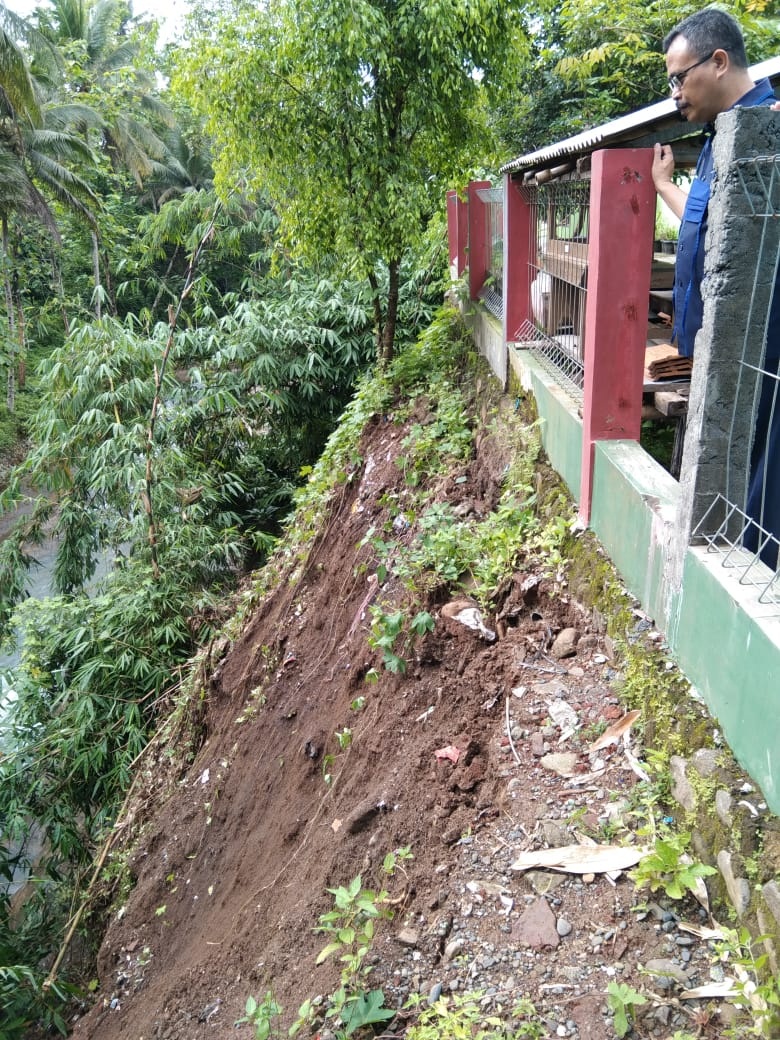 Tebing Longsor SDN 3 Banjarpanepen Meluas, Penambahan Sampai 6 Meter