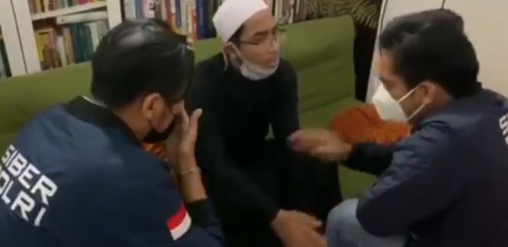 Gara-gara ‘Cantik’ dan ‘Jilbab’, Soni ‘Ustad Maaher’ Terancam Penjara 6 Tahun