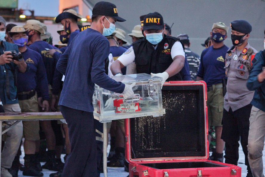 Penemuan Black Box di Pulau Laki, Empat Korban Teridentifikasi