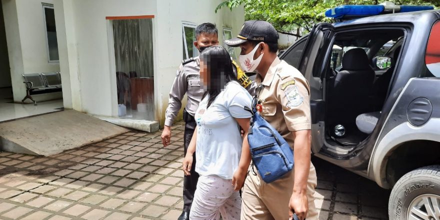 Anak Perempuan Pukuli Orang Tuanya di Blater Purbalingga