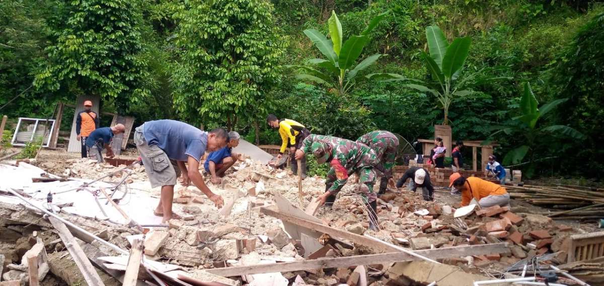 Empat Rumah Terdampak Tanah Gerak di Banjarnegara Dibongkar
