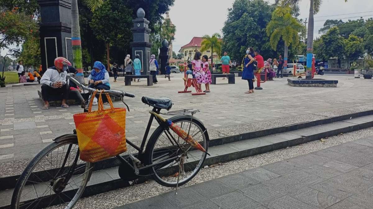 Meski Tanpa Pedagang, Alun-alun Kebumen Tetap Dikunjungi di Awal Tahun