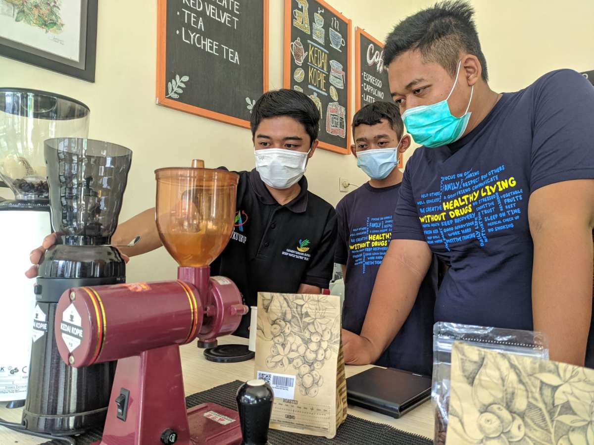 Ketemu Mensos Tri Risma, Lima Anak Jalanan Dilatih Jadi Barista di Baturraden