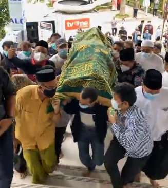 Kisah Syekh Ali Jaber, Ulama Kelahiran Madinah, Beri Pesan Pada Anaknya Untuk Jaga Salat dan Ibunya