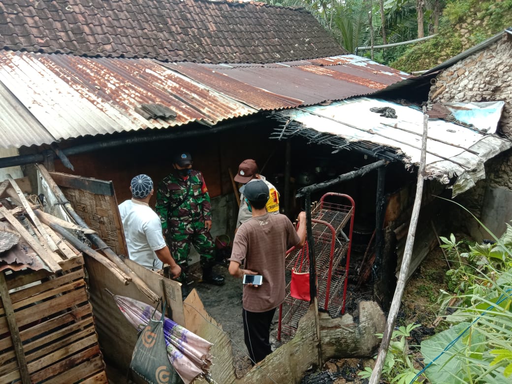 Nyalakan Rokok Lewat Kompor, Ada Wajan, Lupa Mematikan, Nyaris Ludes Terbakar