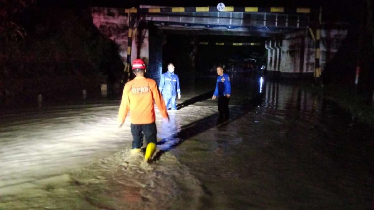 Underpass Prupuk Banjir, Kendaraan Mengular