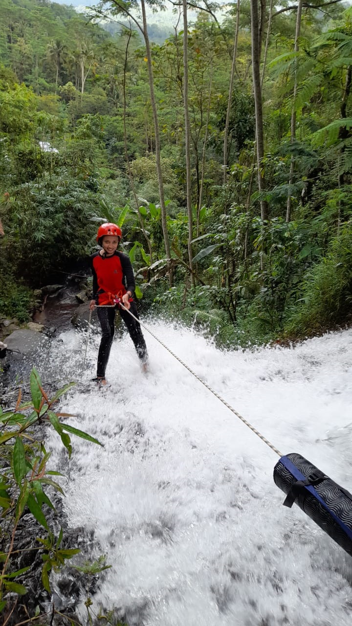 Curug Pitu Sigaluh Banjarnegara Tawarkan Wisata Keluarga dan Adrenalin