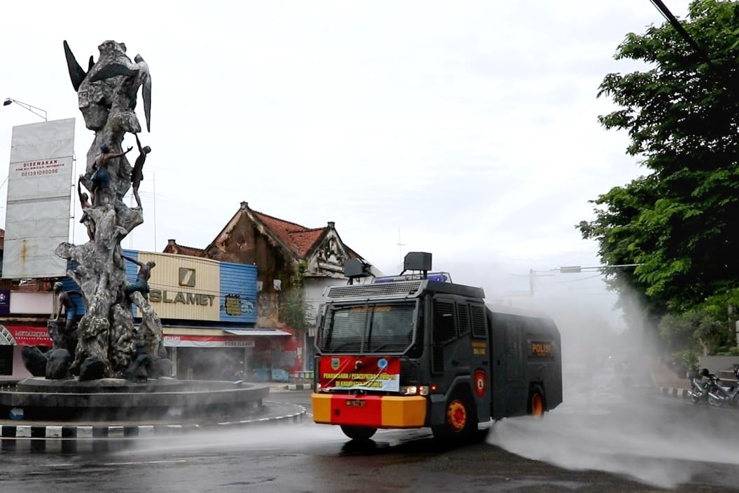 Jalan Protokol di Kebumen Disemprot Desinfektan