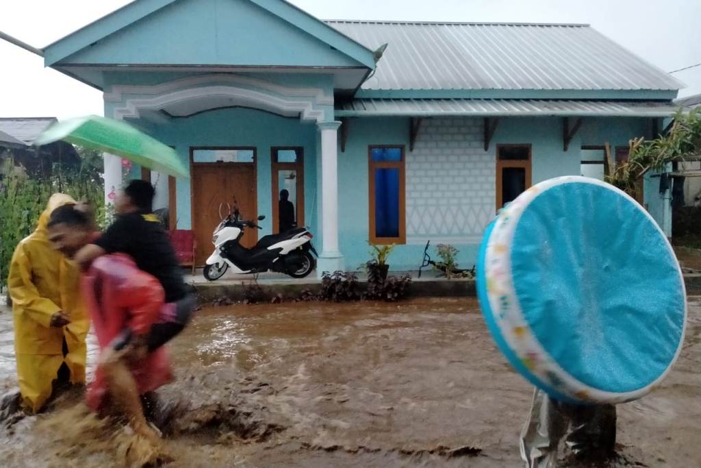 Banjir Bandang Terjang Dua Desa di Sirampog