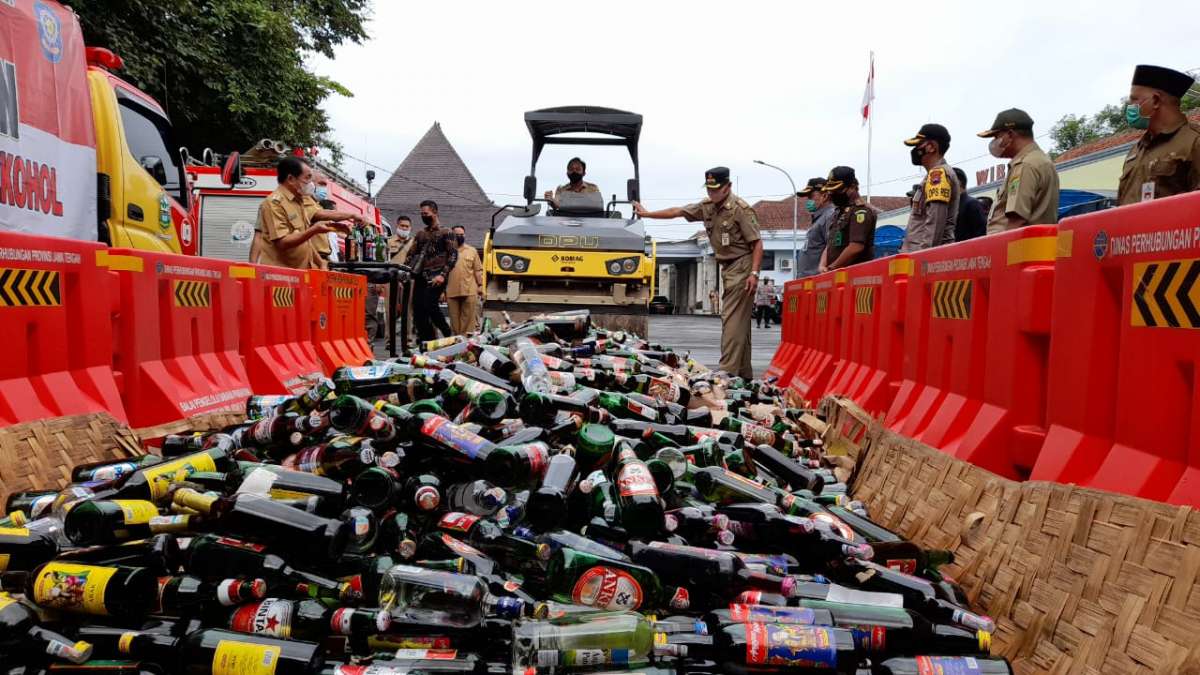 2.024 Botol Miras Dimusnahkan, Bupati Banjarnegara: Perdanya Nol Persen, Kita Berkomitmen Musnahkan