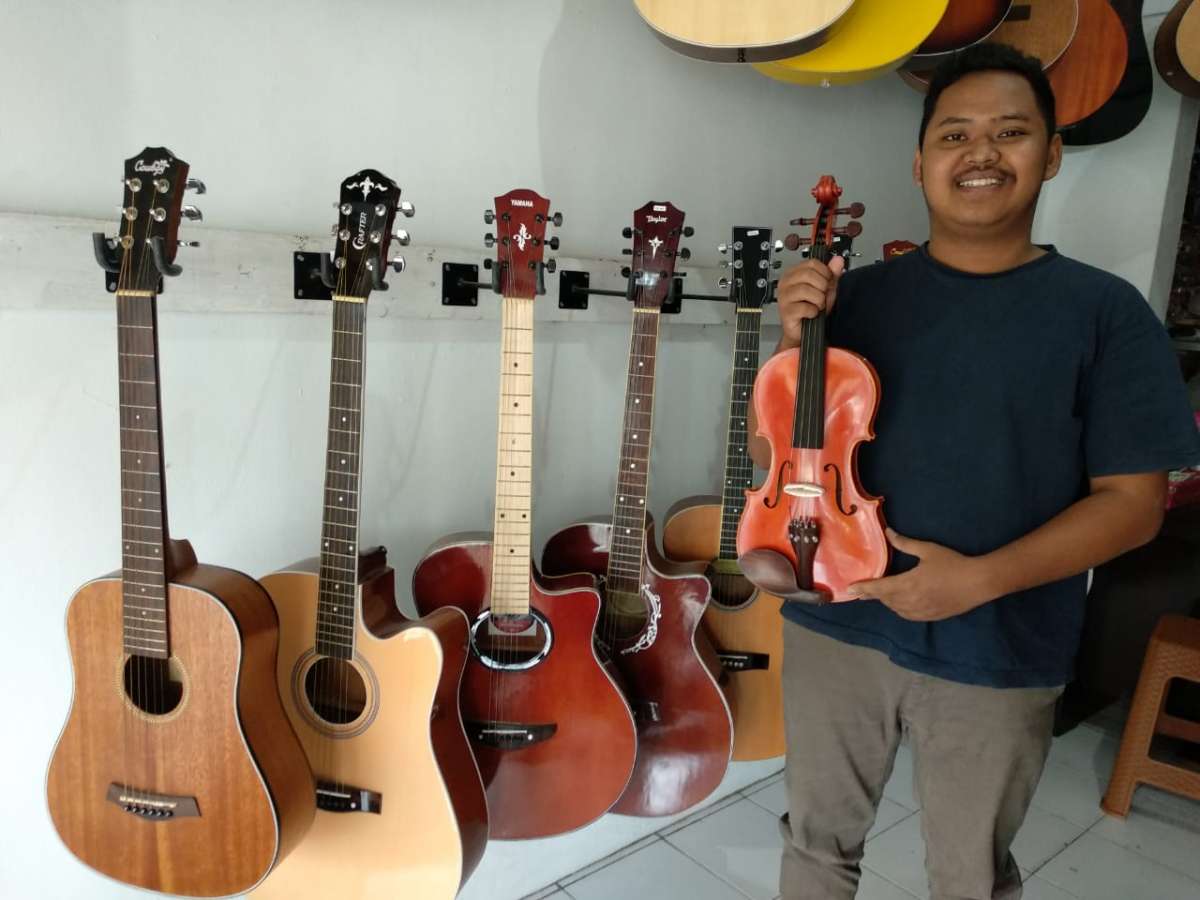 Bangkit Musik Store (BMS) Manjakan Pecinta Musik, Ready Gitar Custom
