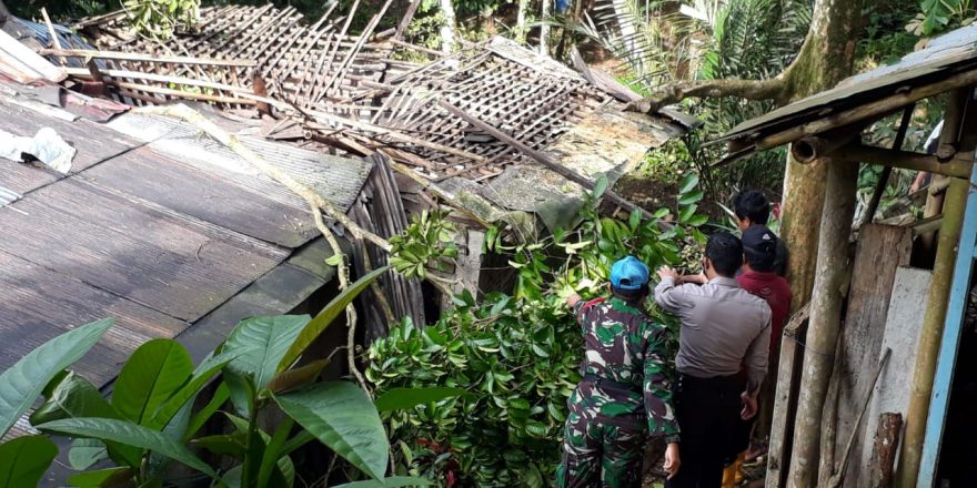 Hujan Deras dan Angin Kencang Rusak Sejumlah Rumah di Karangjambu dan Bobotsari