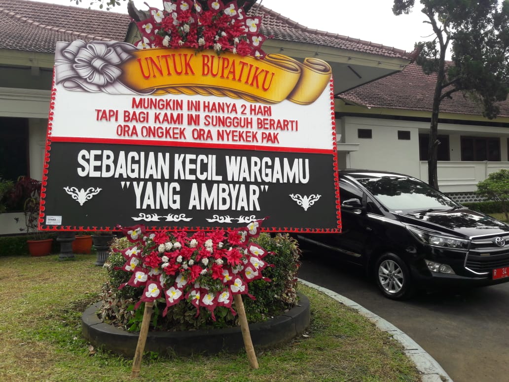 Bupati Banyumas Dikirimi Karangan Bunga Dari 
