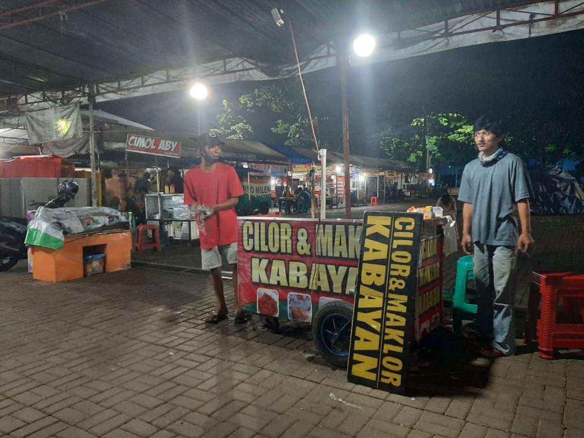 Jateng Di Rumah Saja Bikin Omset Turun, Pedagang Nekat Jualan, Sepi Pembeli di Purbalingga