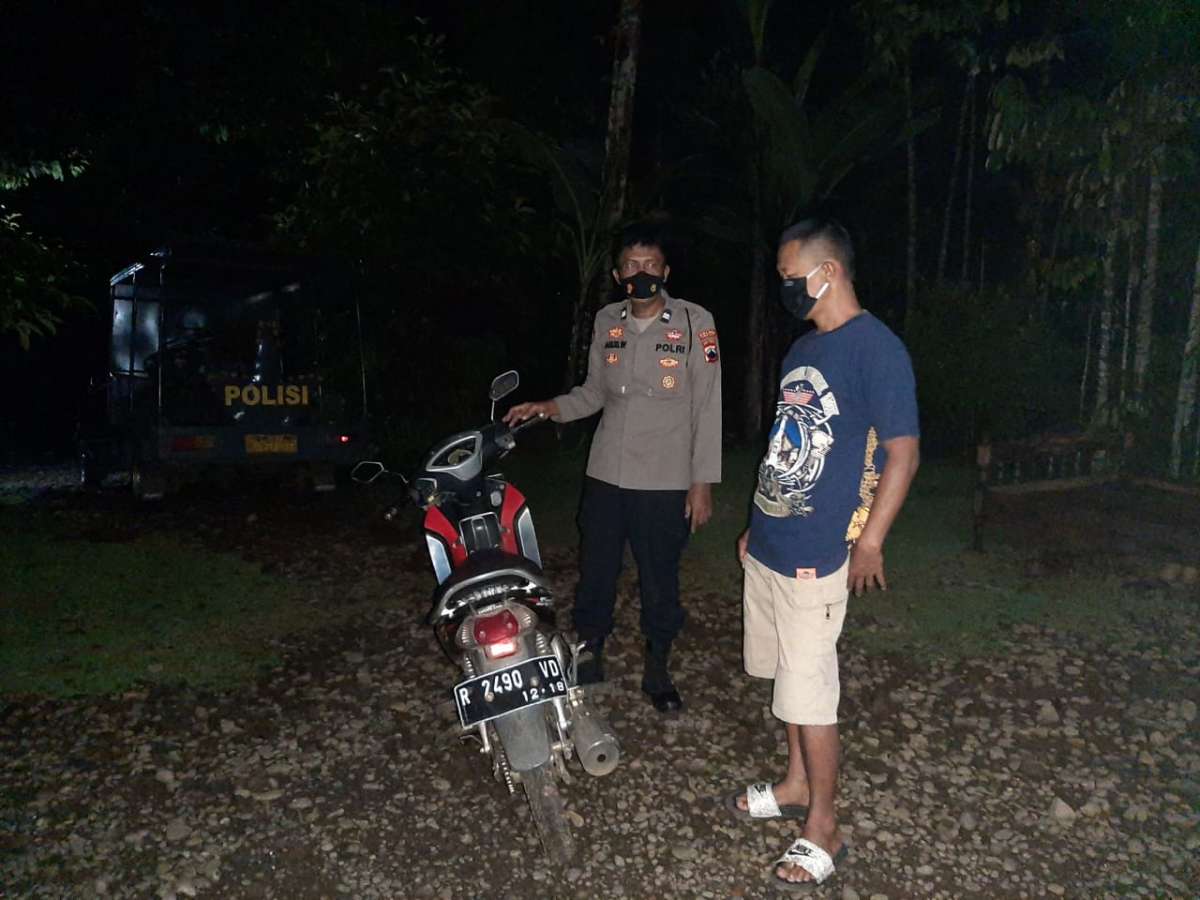 Warga Temukan Sepeda Motor Honda Supra R2490 VD di Belakang Pasar Tobong Desa Candiwulan, Kutasari