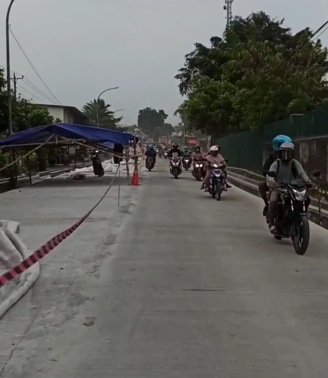 Pengecoran di Simpang Tanjung - Patikraja Ditarget Selesai Besok