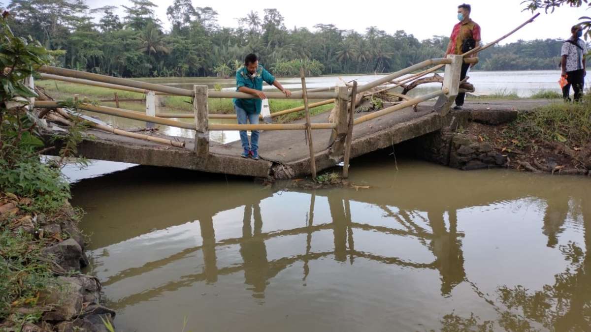 Jembatan Patah di Nusadadi, Perbatasan Banyumas dan Kebumen,  Banyak Roda Empat Putar Balik
