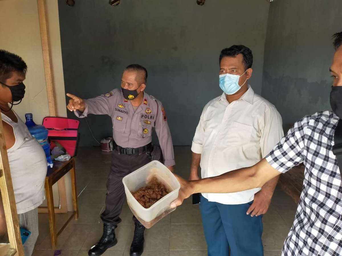 Polsek Sumpiuh Amankan 11 Liter Tuak, Termasuk Rica-rica Anjing, Penjualnya Pasutri