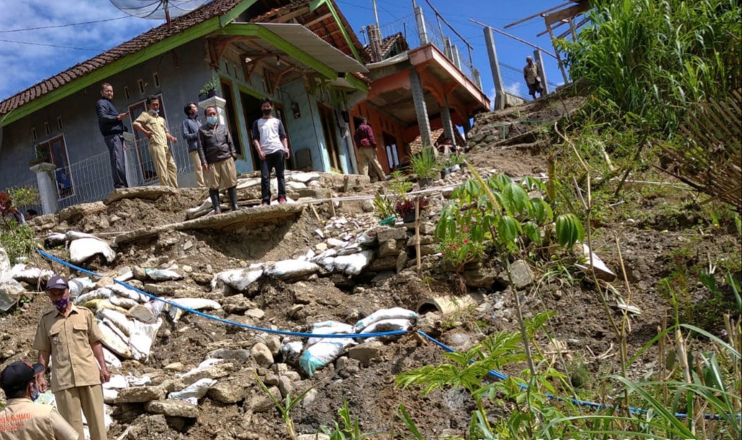 14 Rumah Terdampak Tanah Gerak Gumingsir Pagentan